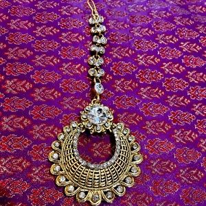 Indian jewelry for forehead - maang  tika